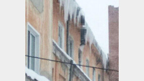  “고드름인줄 알았는데”…3층 건물 외벽 의문의 물체는 숨진 남자