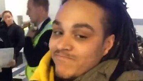 수화물 요금 아끼려 옷 18벌 껴입고 여객기 탑승하려다… ‘거부’