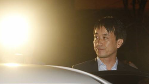 “김희중 ‘구속’ 때 그야말로 내팽개쳐져…이명박 비정함 비난”