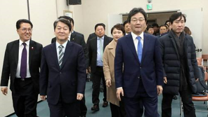 보수 한국당·진보 정의당, 안철수 유승민 통합선언 ‘혹평’…“오래 못갈 듯”