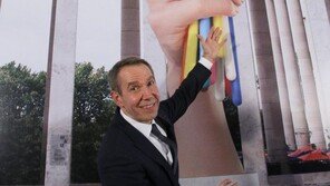 제프 쿤스의 파리테러 추모작품, 프랑스 예술계 “거절한다”