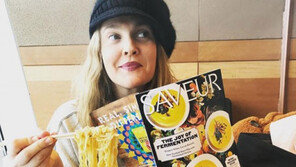 [#해시태그 컷] 컵라면에 빠진 드류 베리모어