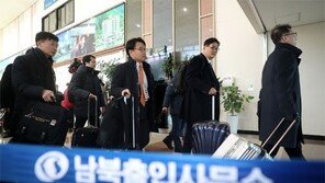 평창개막 전날… 평양에선 열병식, 강릉에선 北예술단 공연