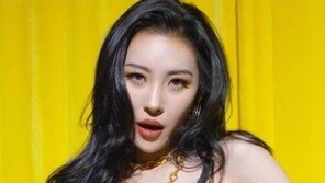 선미, ‘주인공’ M/V 속 오묘한 메이크업으로 독보적 매력 드러내