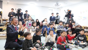 靑 “최현우, ‘국공립 어린이집 방문’ 文대통령 기밀(?) 공개” …뭐냐면?