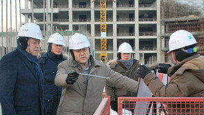 [오늘의 얼굴] 황각규 부회장, 첫 공식 해외출장 中 선택