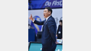 ‘1인다역’ 하루가 짧은 KDB생명 박영진 대행