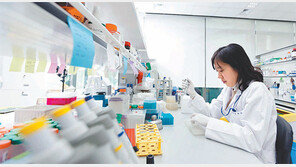 [동아일보 지령3만호/GC녹십자]유전자 재조합 기술로 B형 간염 재발 예방하는 ‘헤파빅’ 개발