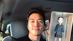 유역비와 결별 송승헌, 겉으론 ‘싱글벙글’…뭐가 그리 좋아서?