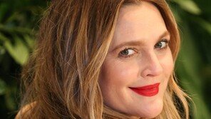 [동아포토]드루 베리모어, 할리우드 스타의 레드립