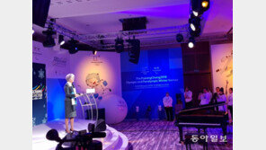 강경화 “평화 다지는 글로벌 축제 될 것”…다보스포럼 ‘평창의 밤’ 