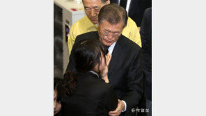 밀양 찾은 文대통령 “참사 거듭돼 참담”