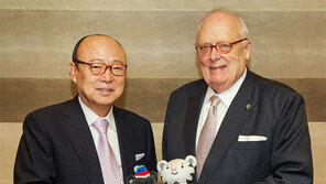 김승연 회장, 퓰너 회장과 한미현안 논의