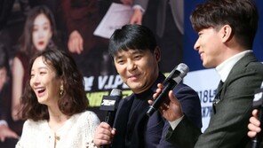 [동아포토]임창정, 화기애애한 ‘게이트’