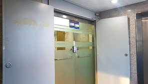 [르포]활짝 열리거나, 꽁꽁 잠기거나…방화문 관리 여전히 부실