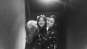 [#해시태그 컷] 김슬기 응원 온 조보아 ‘절친샷’