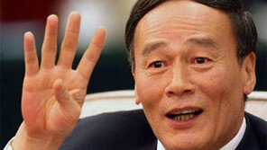 ‘시진핑 오른팔’ 왕치산, 中전인대 대표로 복귀… 국가부주석 유력