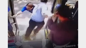 [영상]“왜 안 내려줘” 버스기사 강제 하차시킨 무개념 승객 ‘황당’