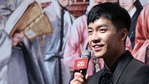 [동아포토]‘궁합’ 이승기. 이번엔 역술가