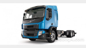 볼보트럭, ‘업계 최초’ 수입 상용 판매 2만대 돌파… 올해 8톤급 ‘FE’ 출시