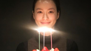 “오늘도 청순해”…정유미, 염력 개봉 축하