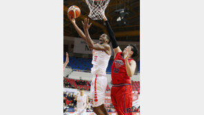 40점·14R·6AS 원맨쇼…역시 믿고 보는 헤인즈!