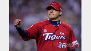 다시 타이거즈 유니폼 입은 서재응…일본 전지훈련 돌입