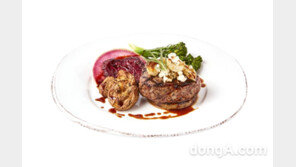 뿌리채소를 활용한 매드포갈릭 ‘루츠 마켓 스테이크’