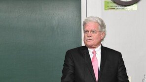 브루스 커밍스 교수 “한반도에서 군사적으로 해결될 문제는 없다”