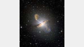 ‘위성은하’ 새로운 특성 발견…CD처럼 한 방향으로 회전