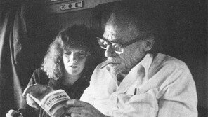 [책의 향기]겉치레 없는 부코스키의 인생… 자유로움이란 이런 것