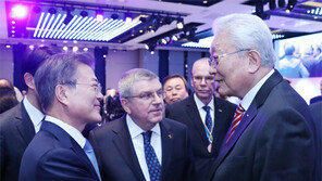 문재인 대통령 “분단의 땅서 평화 메시지 시작”