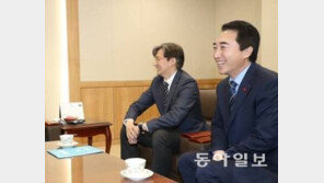 박수현 “조국, 여름 양복이 웬 말이냐며 금일봉 줘 울컥…같이 울었다”