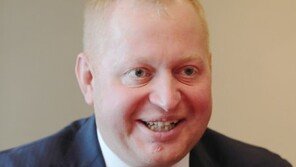 “수소차 경쟁 앞서려면… 기업은 생산비, 정부는 규제 낮춰야”