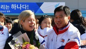 [평창 다이어리] 단일팀을 개회식장으로 이끈 머레이 감독의 용단