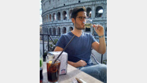 유럽 20개 도시 여행하며 숙박비 ‘0원’…잘생긴 남자라 가능?