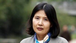 최영미 시인, 문단 성추행 폭로 파장…“터질 게 터졌다”