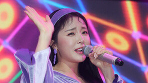 [연예현장.jpg] ‘잘가라’ 홍진영 컴백 “잘왔다”