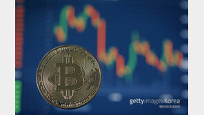 엎친 데 덮친 격…좁아지는 가상화폐 설 자리