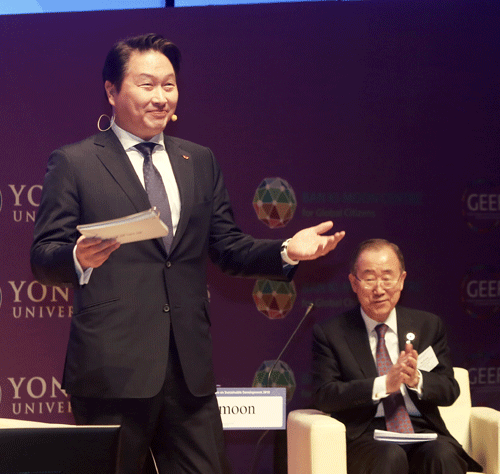 최태원 “기업도 가난-불평등 해결 나서야”