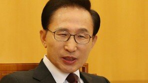 전해철 “MB, 국정원서 뇌물 4억 수수 …무기 또는 10년 이상 징역형 가능”