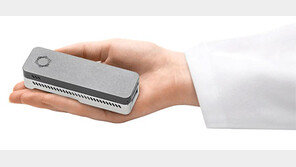 손바닥만 한 게놈 해독 기기, 한 번에 DNA ‘쭉쭉’ 읽는다