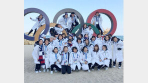 남북 쇼트트랙 ‘깜짝 합동훈련’… 단일팀은 강릉 경포해변 나들이