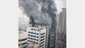 울산 뉴코아아울렛 화재, 2시간 넘었는데 진화 못 해…왜?