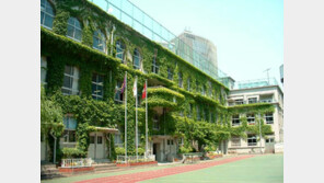 신입생 교복으로 명품 ‘아르마니’ 선정 日 초등학교, 이유가…‘황당’