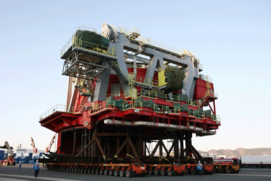 CJ대한통운, 무게 3718t 초대형 크레인 하역 성공