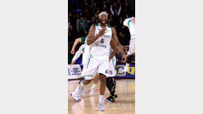 ‘500만원 제재금’ 벤슨 기 살린 DB 동료들