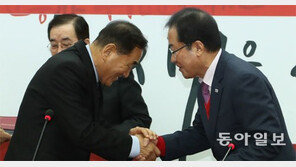 늘푸른한국당 해체… 이재오, 한국당 입당