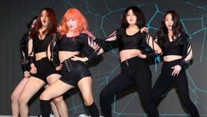 [동아포토]소녀주의보, 반전매력