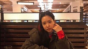 손나은 측 “폰케이스, 화보 브랜드로부터 받은 것”…페미니스트 논란에 ‘화들짝’